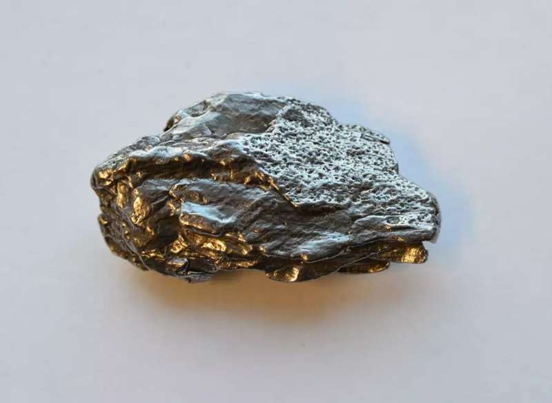 Роль метеоритного железа в возникновении жизни на Земле.